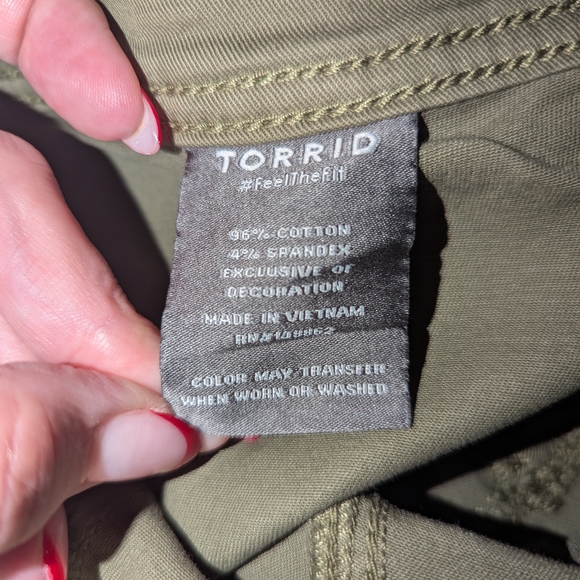 Torrid Crop Skinny Stretch Twill Mid-Rise Pant 14 - Picture 9 of 12